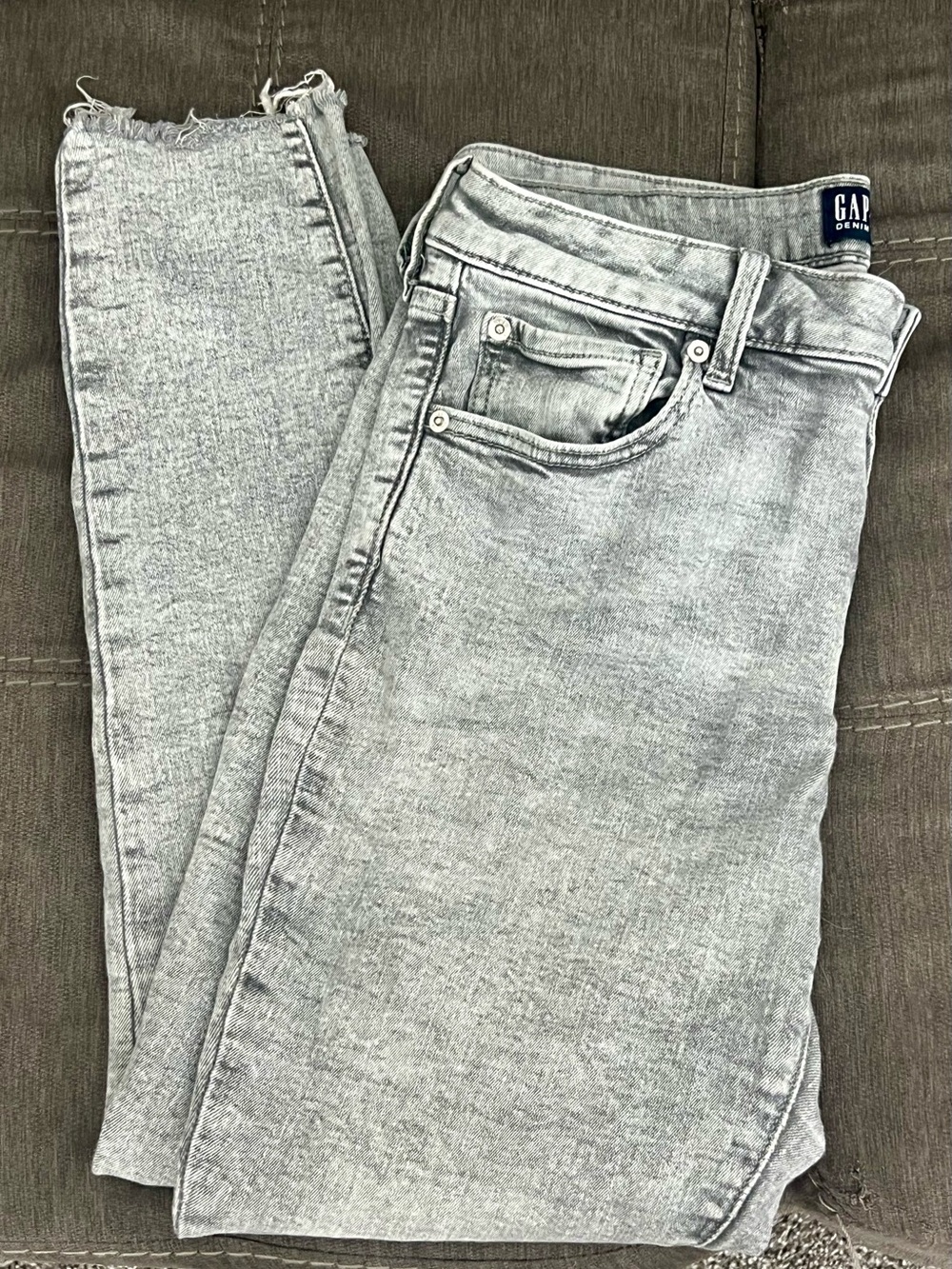 GAP Women’s Gray Skinny Jeans - Washed Finish-UNIVERSAL LEGGING